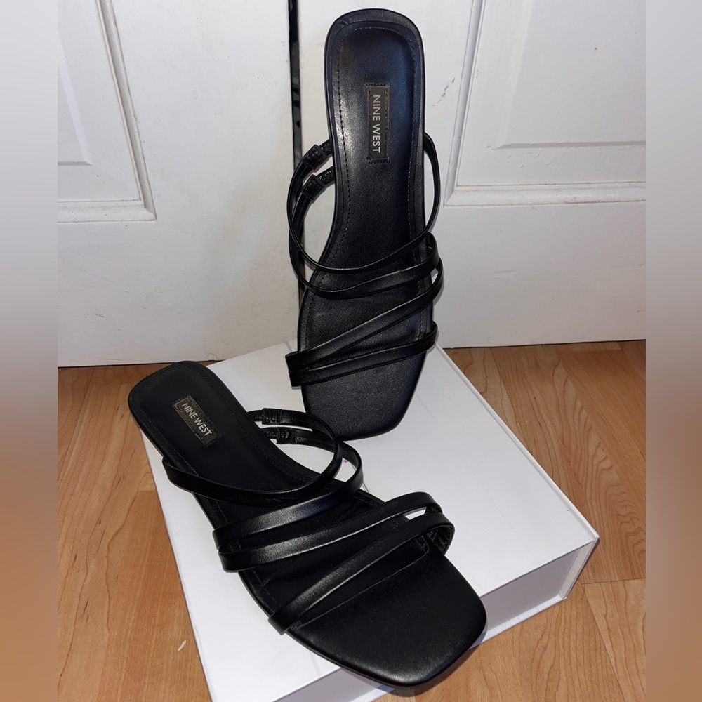 Nine West Sean strap flat sandal Size 9.5 EUC  Black